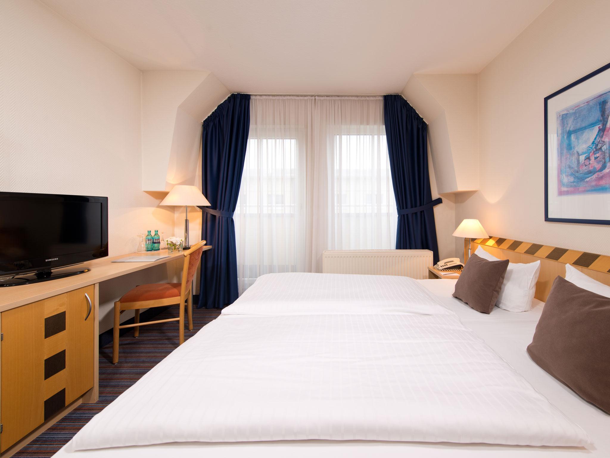 Achat Hotel Dresden Elbufer Esterno foto